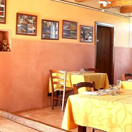 Spacious In Montecarotto With Mountain View And Pool * Casa Vici